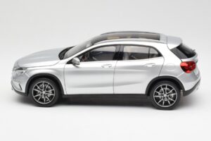 Mercedes GLA X156 Polar Argent Métallisé Norev 1:18 B66960267 Métal Moulé — image 4 sur 8
