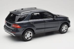 Mercedes M-Class W164 Grey Metallic Minichamps 1:18 100030100 Métal Moulé — image 3 sur 8
