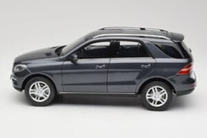 Mercedes M-Class W164 Grey Metallic Minichamps 1:18 100030100 Métal Moulé — image 4 sur 8