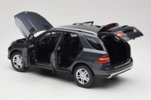 Mercedes M-Class W164 Grey Metallic Minichamps 1:18 100030100 Métal Moulé — image 5 sur 8