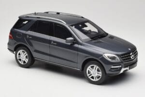 Mercedes M-Class W164 Grey Metallic Minichamps 1:18 100030100 Métal Moulé — image 6 sur 8