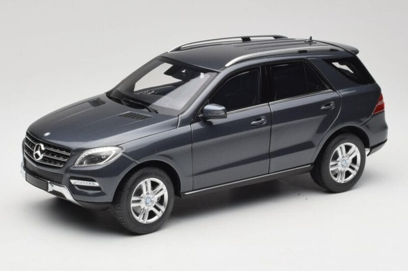 Mercedes M-Class W164 Grey Metallic Minichamps 1:18 100030100 Métal Moulé