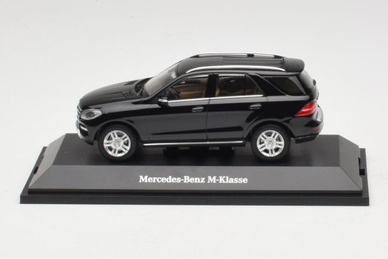Mercedes M-Class W166 Obsidian Black Metallic Minichamps 1:43 B66960060 Métal Moulé