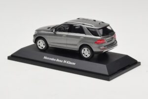 Mercedes M-Class W166 Palladium Silver Metallic Minichamps 1:43 B66960061 Métal Moulé — image 3 sur 4