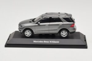 Mercedes M-Class W166 Palladium Silver Metallic Minichamps 1:43 B66960061 Métal Moulé