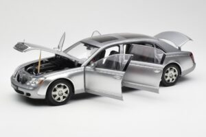 Maybach 62 LWB Himalaya Argent Dealer Edition AUTOart 1:18 B66962178 Métal Moulé — image 2 sur 8