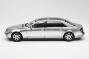 Maybach 62 LWB Himalaya Argent Dealer Edition AUTOart 1:18 B66962178 Métal Moulé — image 4 sur 8