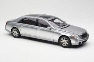 Maybach 62 LWB Himalaya Argent Dealer Edition AUTOart 1:18 B66962178 Métal Moulé — image 6 sur 8