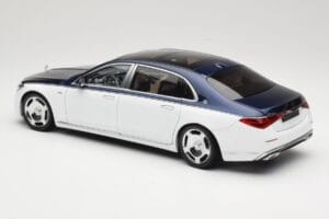 Mercedes Maybach S-Class Z223 Nautical Blue Diamond White Almost Real 1:18 820126 Métal Moulé — image 7 sur 8