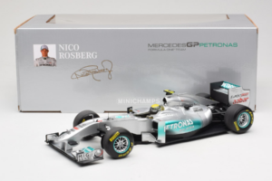 Mercedes MGP W02 #8 N. Rosberg Mercedes GP Showcar 2011 Minichamps 1:18 110110078 Métal Moulé — image 7 sur 7