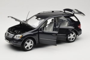 Mercedes ML W164 Obsidian Black Édition Concessionnaire Minichamps 1:18 B66962321 Métal Moulé — image 2 sur 8