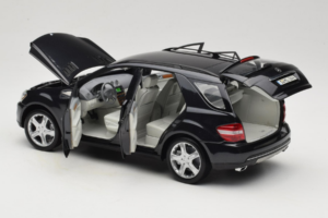 Mercedes ML W164 Obsidian Black Édition Concessionnaire Minichamps 1:18 B66962321 Métal Moulé — image 5 sur 8