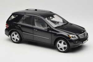 Mercedes ML W164 Obsidian Black Édition Concessionnaire Minichamps 1:18 B66962321 Métal Moulé — image 6 sur 8