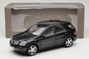 Mercedes ML W164 Obsidian Black Édition Concessionnaire Minichamps 1:18 B66962321 Métal Moulé — image 8 sur 8