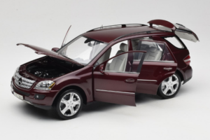 Mercedes ML W164 Red Metallic Minichamps 1:18 150034500 Métal Moulé — image 2 sur 8