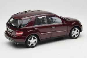 Mercedes ML W164 Red Metallic Minichamps 1:18 150034500 Métal Moulé — image 3 sur 8