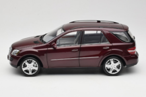 Mercedes ML W164 Red Metallic Minichamps 1:18 150034500 Métal Moulé — image 4 sur 8