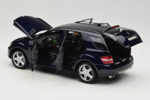 Mercedes ML W164 Tanzanite Blue Édition Concessionnaire Minichamps 1:18 B66962322 Métal Moulé — image 5 sur 8