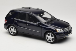 Mercedes ML W164 Tanzanite Blue Édition Concessionnaire Minichamps 1:18 B66962322 Métal Moulé — image 6 sur 8