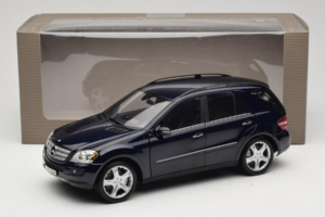 Mercedes ML W164 Tanzanite Blue Édition Concessionnaire Minichamps 1:18 B66962322 Métal Moulé — image 8 sur 8