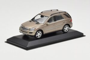 Mercedes ML W164 Cuivre Métallisé Minichamps 1:43 ML002 Métal Moulé — image 2 sur 4