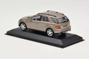 Mercedes ML W164 Cuivre Métallisé Minichamps 1:43 ML002 Métal Moulé — image 3 sur 4