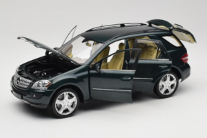 Mercedes ML W164 Green Metallic Minichamps 1:18 150034502 Métal Moulé — image 2 sur 8