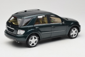 Mercedes ML W164 Green Metallic Minichamps 1:18 150034502 Métal Moulé — image 3 sur 8