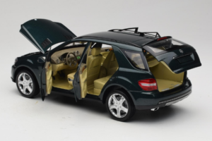 Mercedes ML W164 Green Metallic Minichamps 1:18 150034502 Métal Moulé — image 5 sur 8