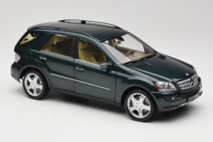 Mercedes ML W164 Green Metallic Minichamps 1:18 150034502 Métal Moulé — image 6 sur 8