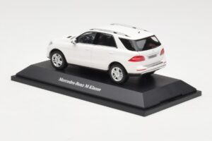 Mercedes ML W166 Calcit White Minichamps 1:43 B66960062 Métal Moulé — image 3 sur 4
