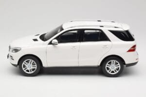 Mercedes ML W166 Blanc Minichamps 1:18 100030101 Métal Moulé — image 4 sur 8