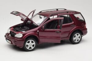Mercedes ML55 AMG W163 Rouge Maisto 1:18 50348 Métal Moulé — image 2 sur 8
