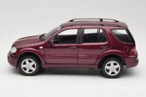 Mercedes ML55 AMG W163 Rouge Maisto 1:18 50348 Métal Moulé — image 4 sur 8