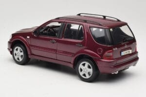 Mercedes ML55 AMG W163 Rouge Maisto 1:18 50348 Métal Moulé — image 7 sur 8
