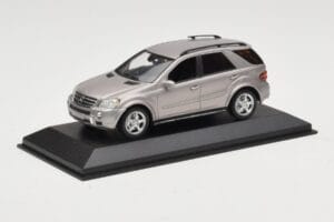 Mercedes ML63 AMG W164 Gris Métallique Minichamps 1:43 400034570 Métal Moulé — image 2 sur 4