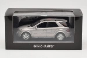 Mercedes ML63 AMG W164 Gris Métallique Minichamps 1:43 400034570 Métal Moulé — image 4 sur 4