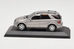 Mercedes ML63 AMG W164 Gris Métallique Minichamps 1:43 400034570 Métal Moulé