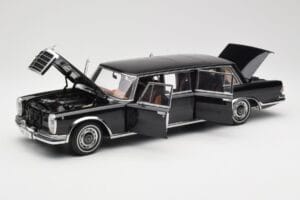 Mercedes 600 Pullman W100 Noir AUTOart 1:18 76197 Métal Moulé — image 2 sur 8