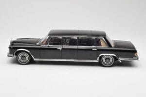 Mercedes 600 Pullman W100 Noir AUTOart 1:18 76197 Métal Moulé — image 4 sur 8