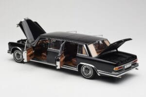 Mercedes 600 Pullman W100 Noir AUTOart 1:18 76197 Métal Moulé — image 5 sur 8