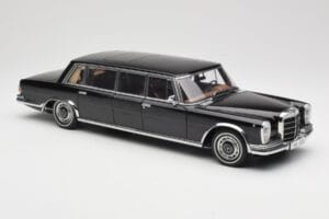 Mercedes 600 Pullman W100 Noir AUTOart 1:18 76197 Métal Moulé — image 6 sur 8