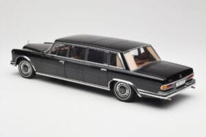 Mercedes 600 Pullman W100 Noir AUTOart 1:18 76197 Métal Moulé — image 7 sur 8