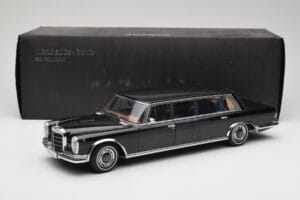 Mercedes 600 Pullman W100 Noir AUTOart 1:18 76197 Métal Moulé — image 8 sur 8