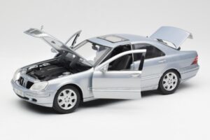 Mercedes S-Class W220 Bleu Clair Maisto 1:18 56050 Métal Moulé — image 2 sur 8