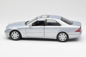 Mercedes S-Class W220 Bleu Clair Maisto 1:18 56050 Métal Moulé — image 4 sur 8
