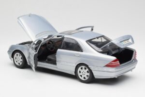 Mercedes S-Class W220 Bleu Clair Maisto 1:18 56050 Métal Moulé — image 5 sur 8