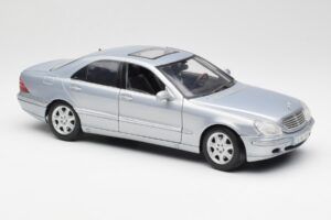 Mercedes S-Class W220 Bleu Clair Maisto 1:18 56050 Métal Moulé — image 6 sur 8