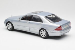 Mercedes S-Class W220 Bleu Clair Maisto 1:18 56050 Métal Moulé — image 7 sur 8