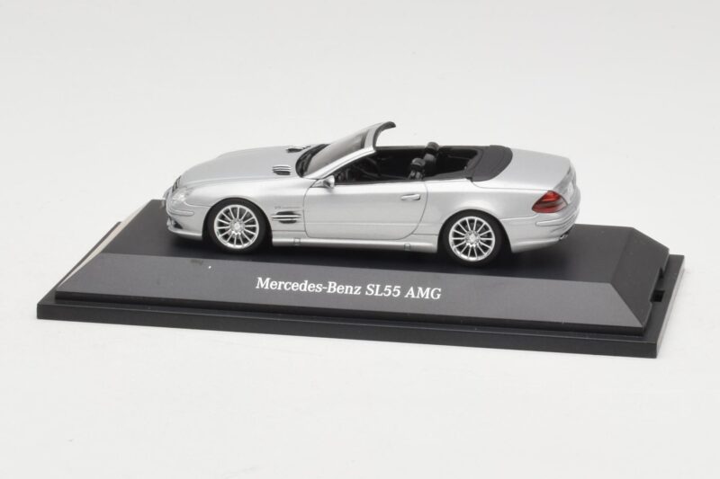 Mercedes SL 55 AMG R230 Argent Minichamps 1:43 Mercedes SL 55 AMG R230 Argent Minichamps 1:43 B66962347 Métal Moulé